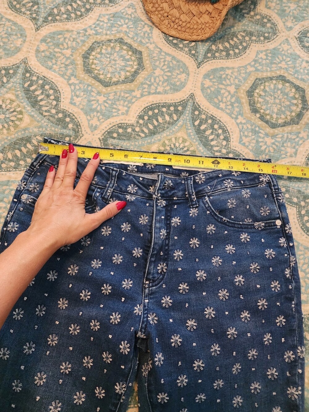 Anthro Pilcro Boho Daisy Flower Embroidery High Rise Cropped Flare Jeans - Picture 8 of 10